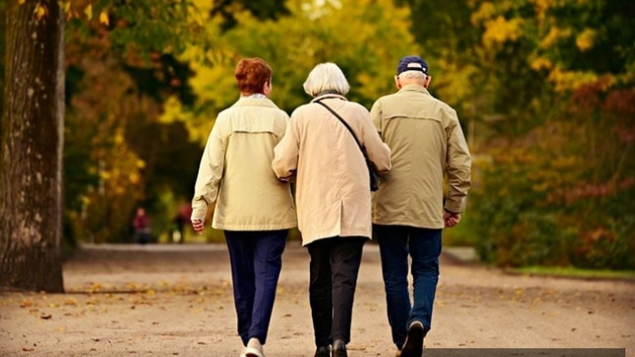 Anne ve babasını hastaneye götüren memura izin verilir mi?