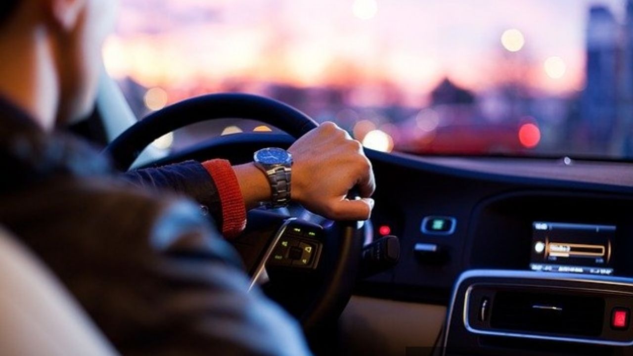 Özel otomobillerde  3 kişiden fazla yolcu yasaklandı