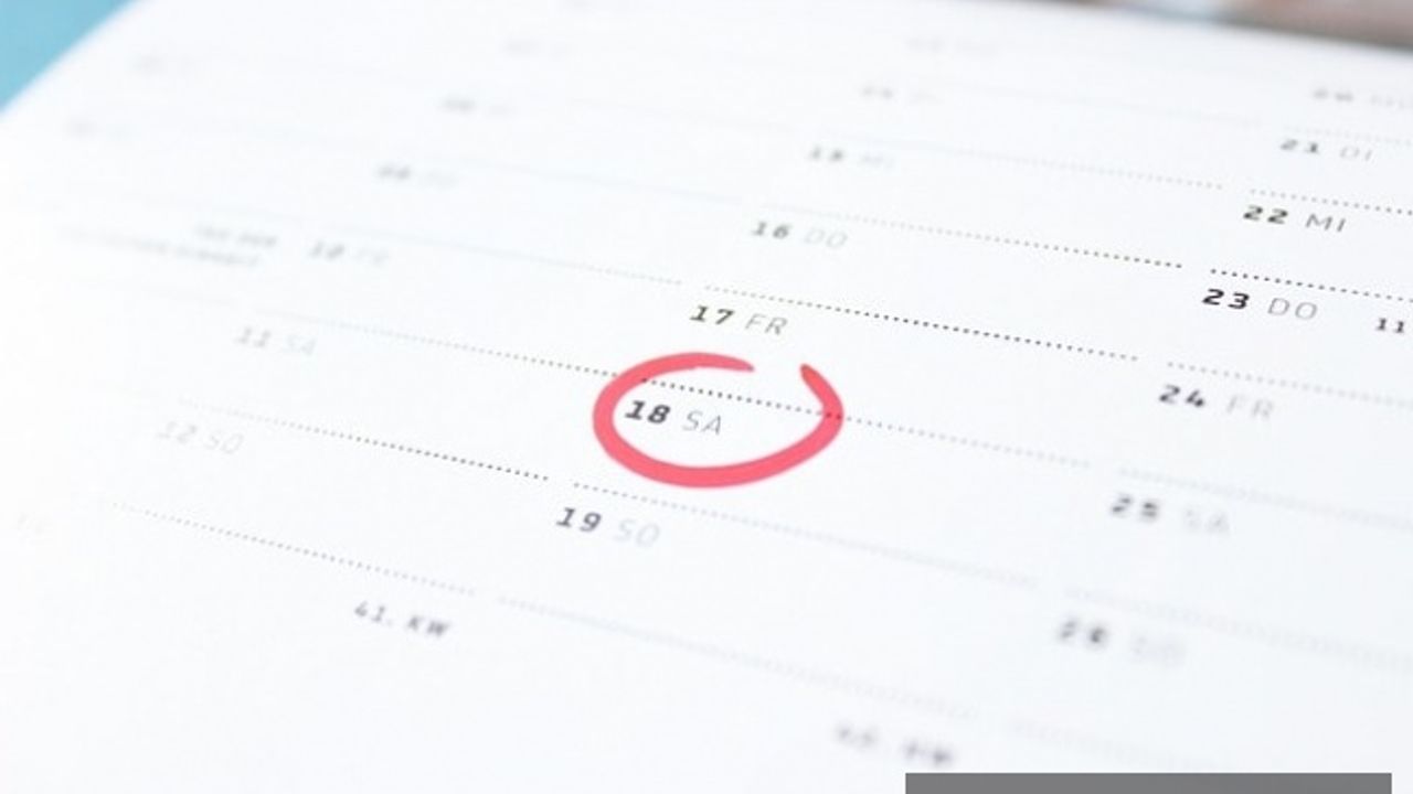4 b li sözleşmeli personelin öğretmenin refakat izin hakkı varmı ?