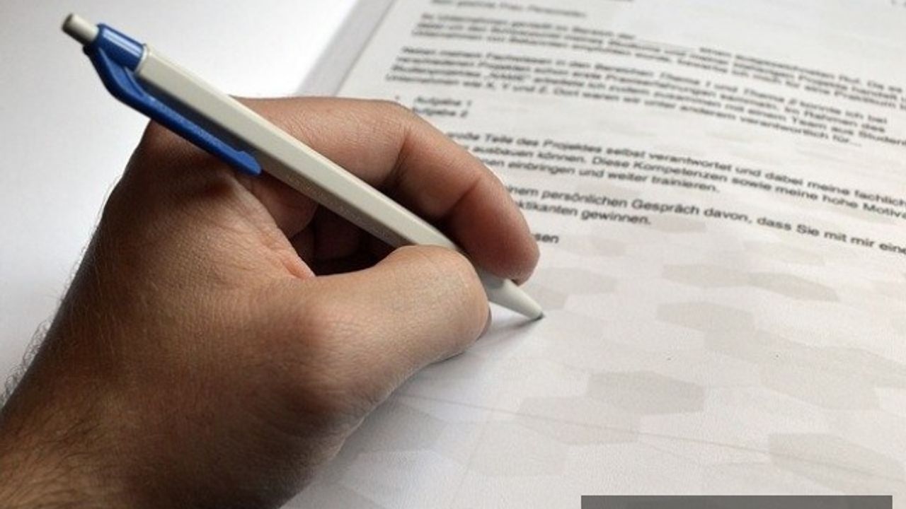 Sözleşme yapma yetkisine sahip olmayan memurun sözleşme imzalaması