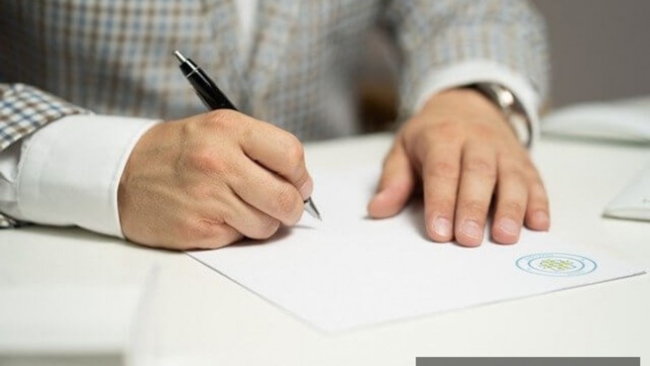 Usta öğreticilik belgesi olmadan kardeşi adına kurs açmak disiplin suçu olur mu?