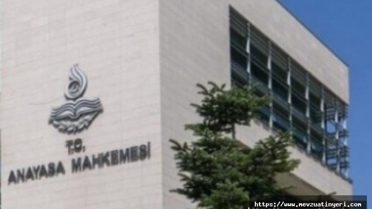 Kamu Hizmetlerine Girme Hakkına Sınırlama Getiren Kuralın Anayasa’ya Aykırı Olmadığı