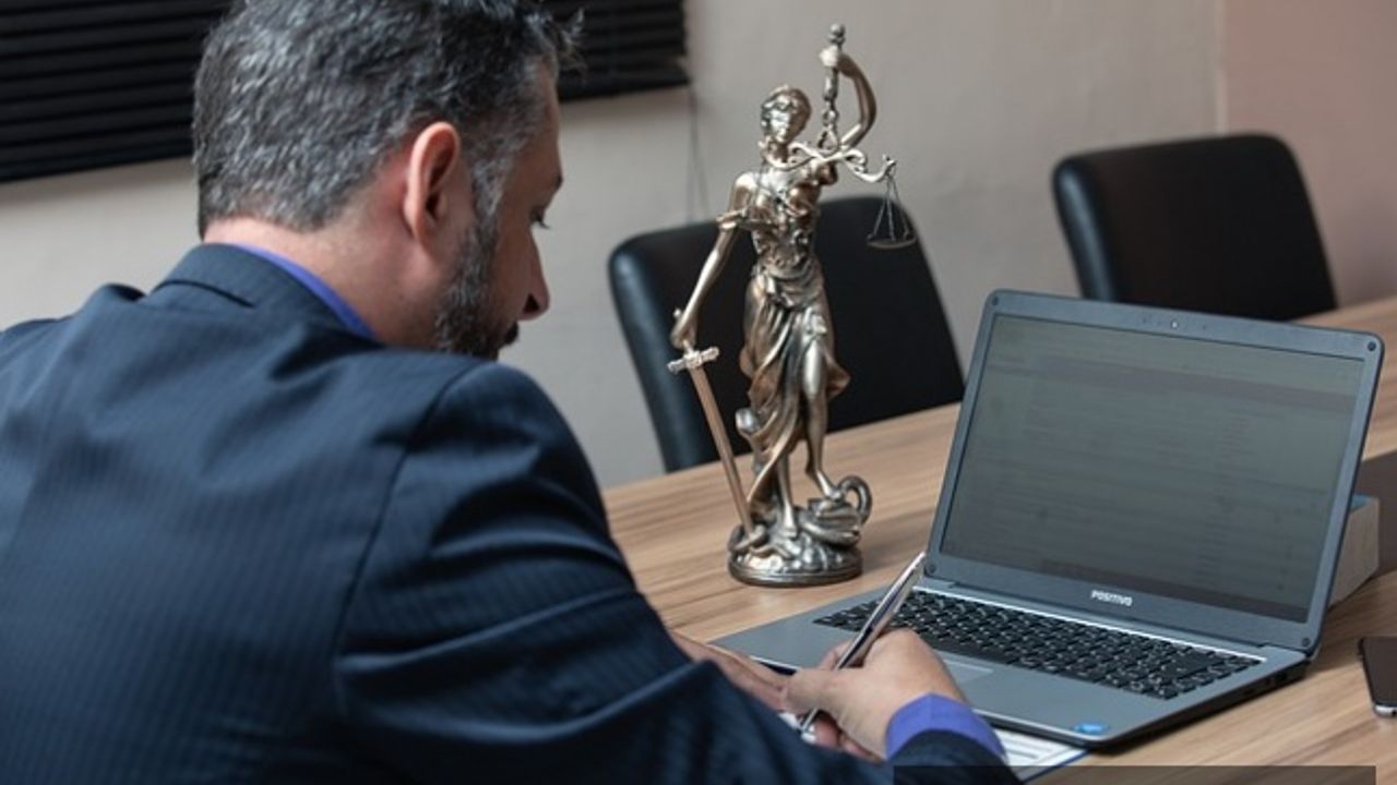Disiplin cezası alan okul müdürü müdürlük görevinden alınır mı?