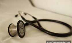 Raporlu memur sağlık iznini il dışında geçirebilir mi