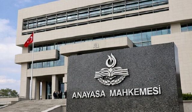 Anayasa Mahkemesinden aylıktan kesme cezası hakkında karar